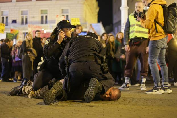 Zagreb: Policija uhitila muškarca koji je verbalno napao sudionike Noćnog marša