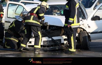 Novi Zagreb: Sudarila se dva auta, ozlijeđeno  četvero ljudi