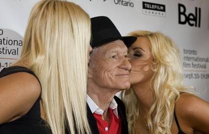 Hugh Hefner (83) 'nogirao' je blizanke Shannon (20)...