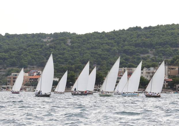 FOTO Čuvari stoljetne tradicije: Drveni brodovi utrkivali se na 'Regati za dušu i tilo' u Betini