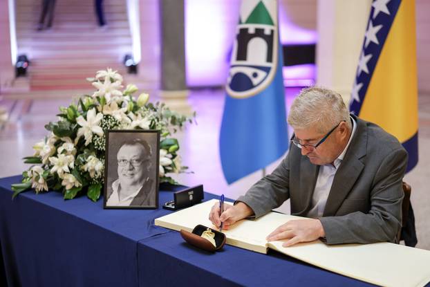 Sarajevo: Otvorena knjiga žalosti povodom smrti Halida Bešlića