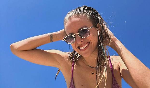 FOTO Naša poznata pjevačica objavila kako roni u tangicama