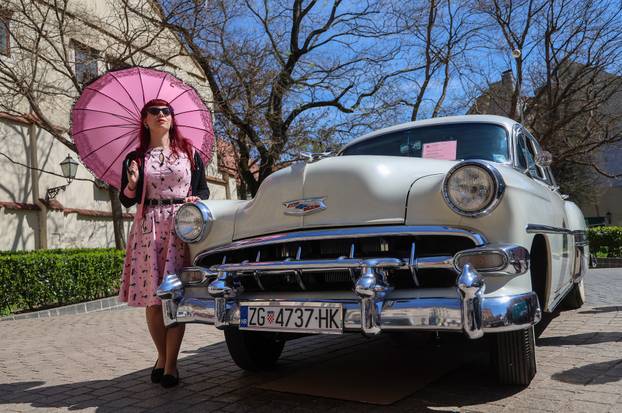 Zagreb: Na Europskom trgu održana je izložba oldtimera
