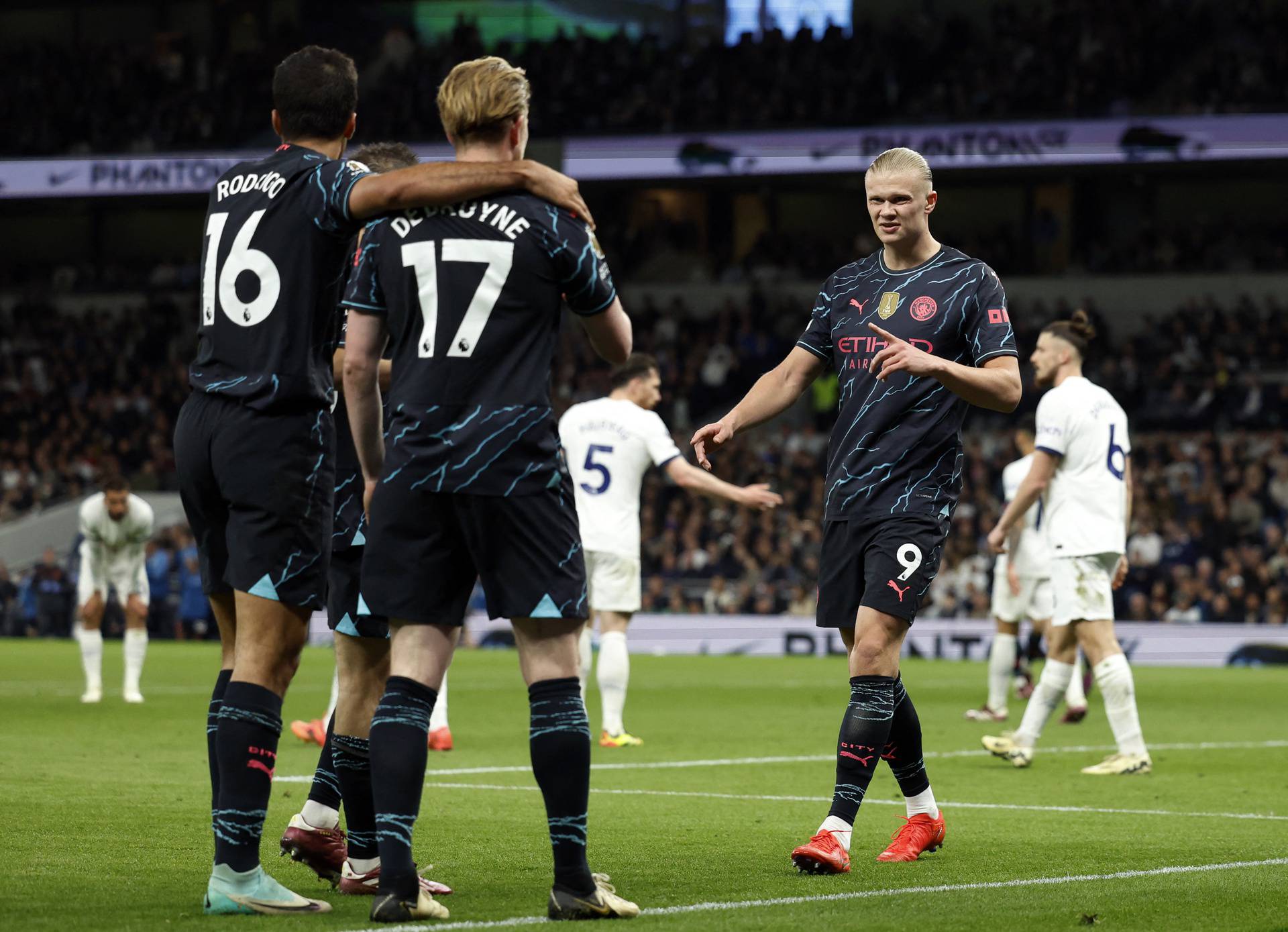 Premier League - Tottenham Hotspur v Manchester City