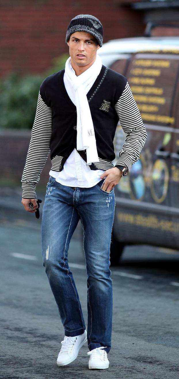 Manchester: Nogometaš Cristiano Ronaldo izlazi iz Gusto restorana