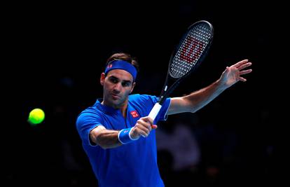 Federer se vratio pobjedama, pomeo je nemoćnog  Thiema...