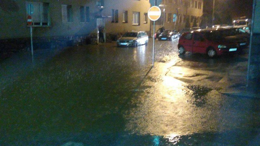Video: Tuča izrešetala Pašman i Split, Dobra poplavila Ogulin