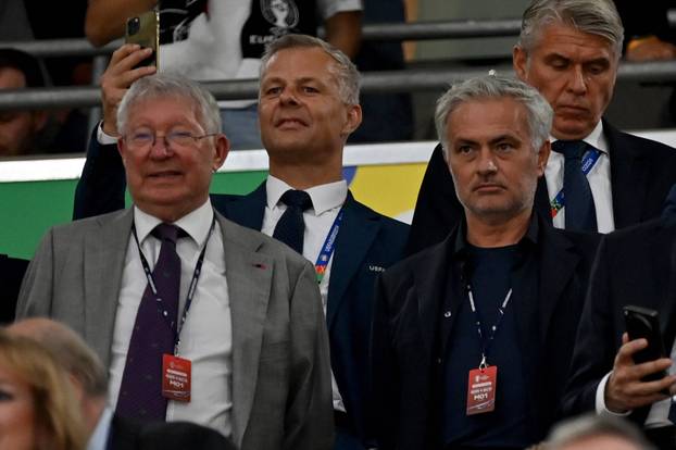 14.06.2024, xjrdrx, Fussball EM 2024, Deutschland - Schottland emspor, v.l. Sir Alex Ferguson und Jose Mourinho (DFL/DFB