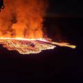 U islandskom gradu Grindaviku lava uništila zgrade, stručnjaci strahuju od nove velike erupcije