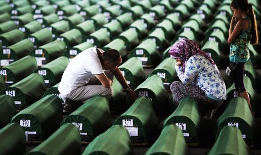 Majke Srebrenice će tužiti UN: Nisu nas ni pokušali zaštititi