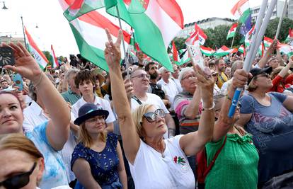 Mađarska: Tisuće prosvjeduju protiv Orbana u središtu Fidesza
