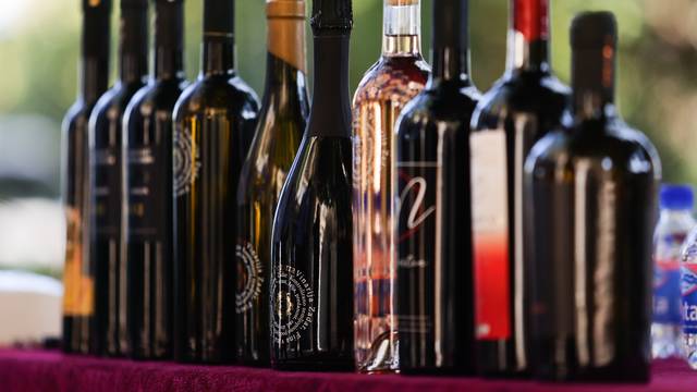 Zadar: Župan Longin primio vinare koji su na smotri u Londonu osvojili 17 odličja