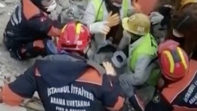 Spasioci u Turskoj ne odustaju: Izvukli Mustafu (13) iz ruševina 228 sati nakon strašnog potresa