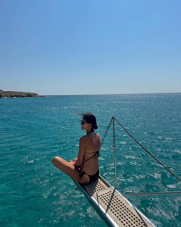 FOTO Ana Ivanović blista nakon razvoda sa Schweinijem. Pljušte komentari na fotke s plaže