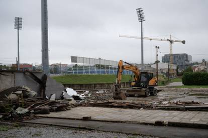 FOTO Pogledajte kako polako nestaje naš kultni stadion. Bageri i rušenje prije obnove...