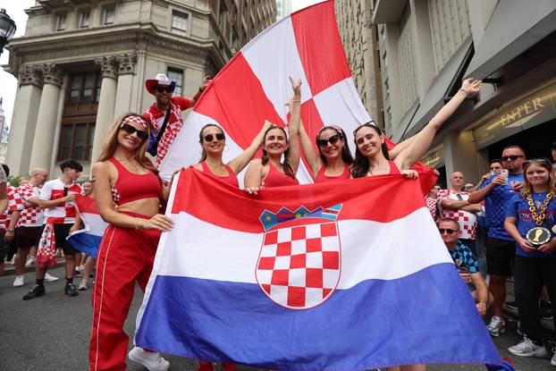 SP 2026 Philadelphia: Navijači se okupljaju prije razvijanja hrvatske zastave uoči utakmice s Ganom