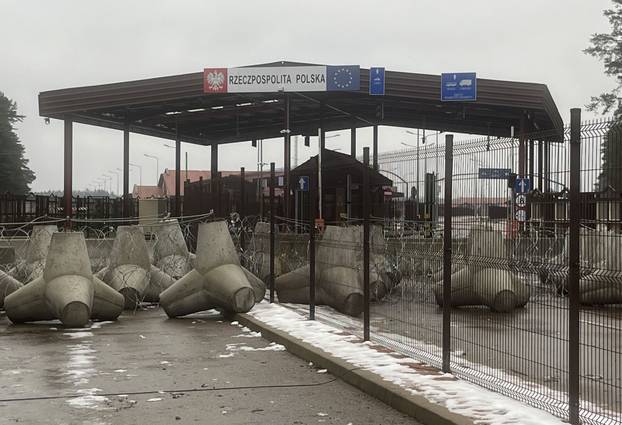 hraniční přechod Podlesí, ostnatý drát, betonové zátarasy
