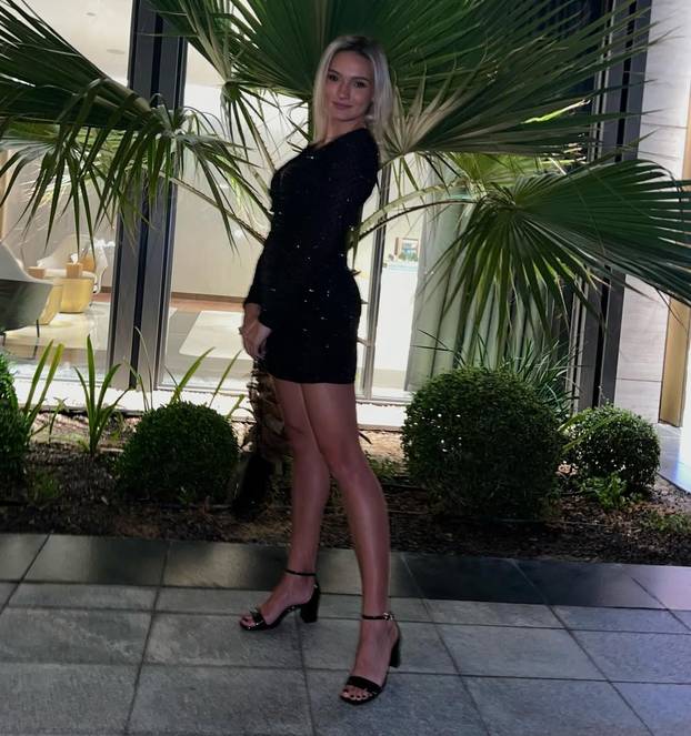 FOTO Zanosna plavuša bodrit će češkog golmana protiv Hrvatske