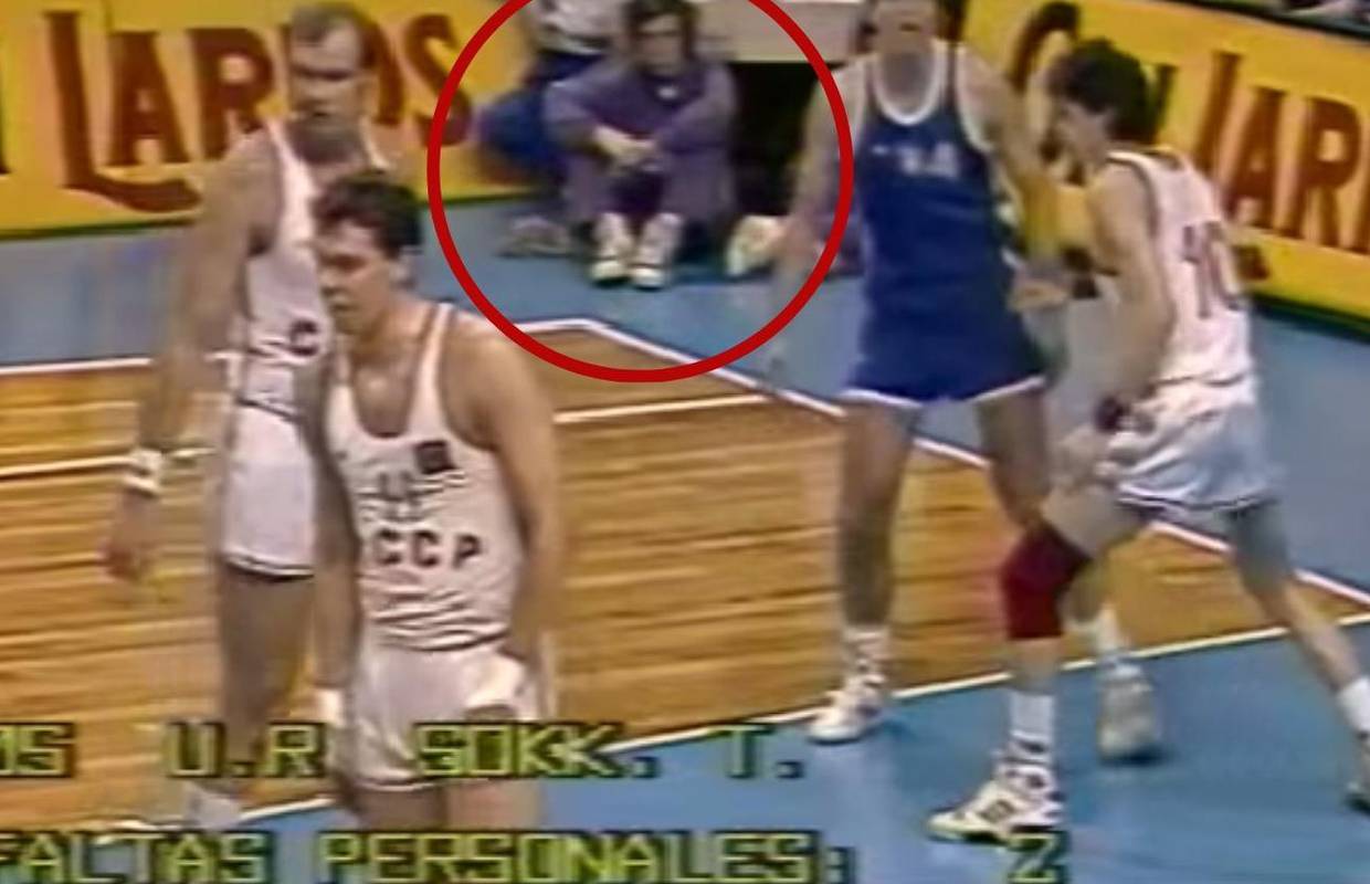 Dječak u kutu je Scola, gledao je kako gaze hrvatsku zastavu