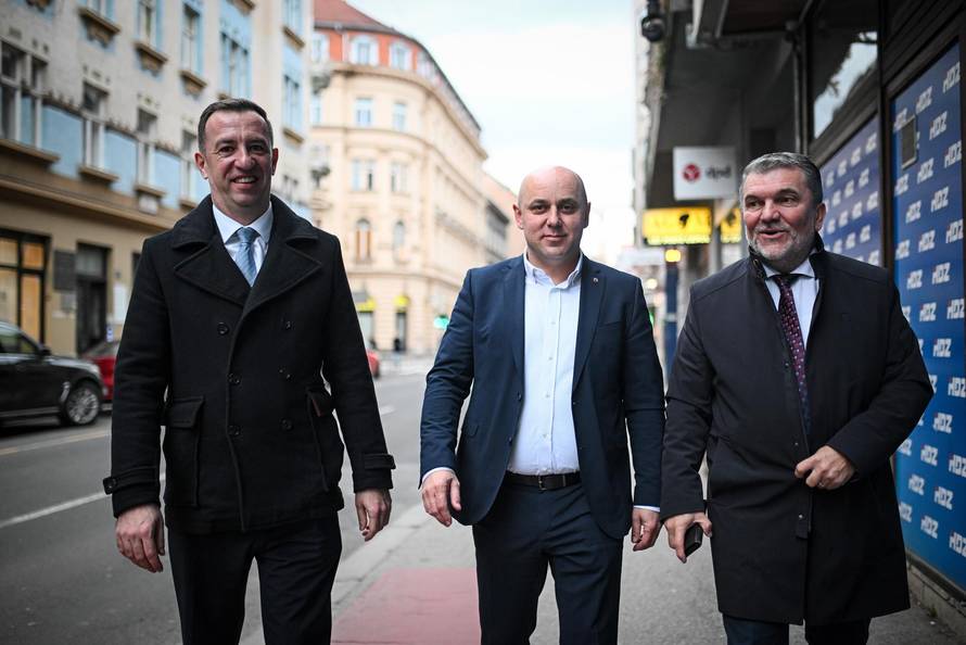 Zagreb: Dolazak članova HDZ-a na sjednicu šireg Predsjedništva i Nacionalnog odbora stranke