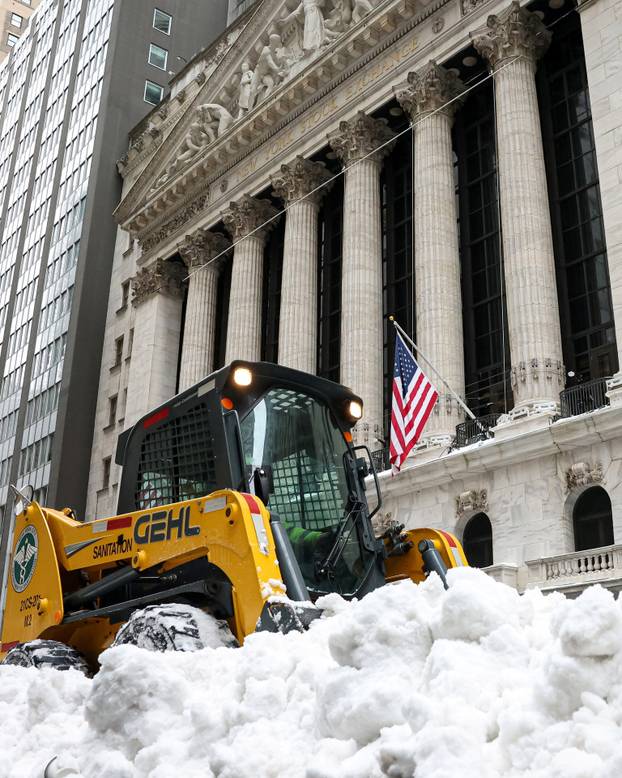 Major winter storm spreads across a large swath of the United States