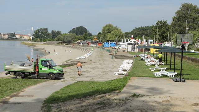 Osijek: Gradonačelnik Radić obišao radove na Copacabani i dogradnji bazenskog kompleksa
