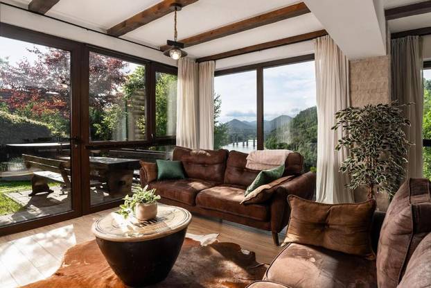 FOTO Vila s pogledom na jezero u Fužinama je sve što nam treba za savršeni proljetni odmor