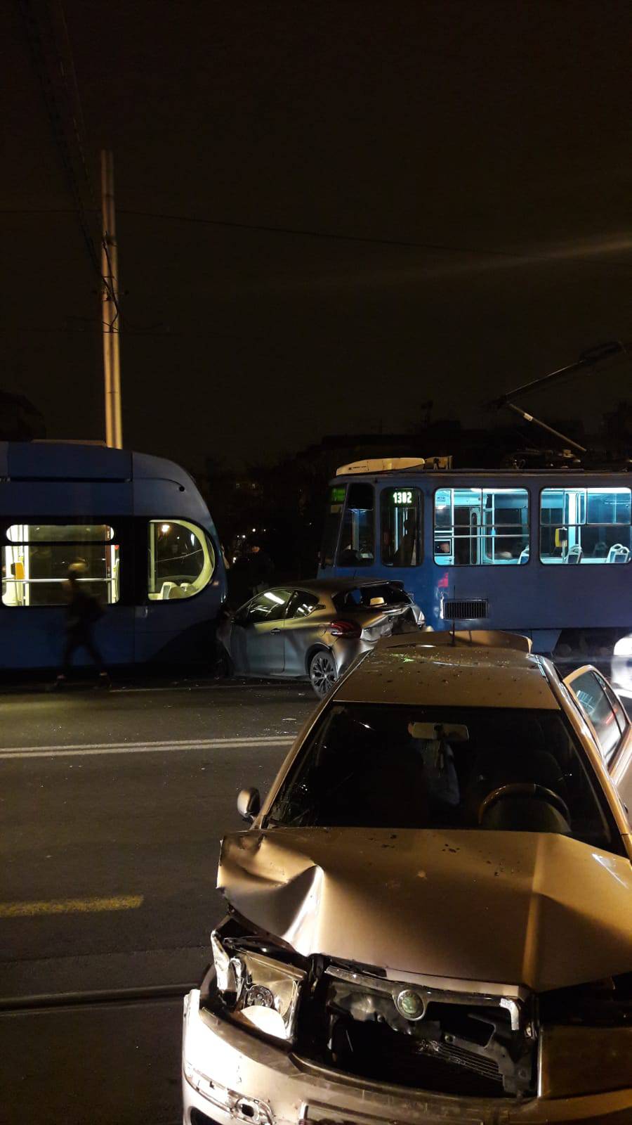 Sudarila se dva tramvaja i dva automobila, nema ozlijeđenih