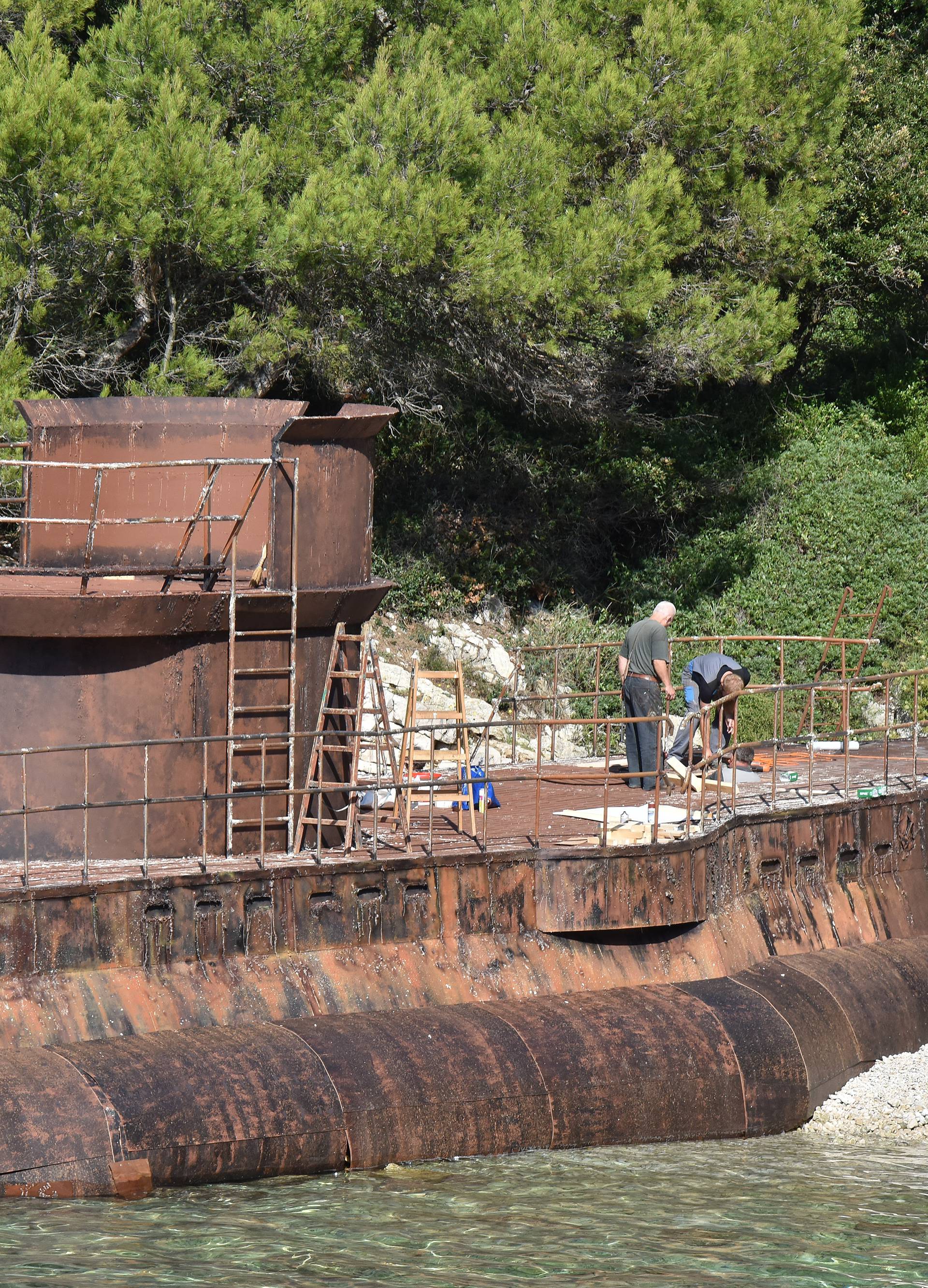 Ratna zona u Puli: Na plažu se 'nasukao' 30-metarski U-boot
