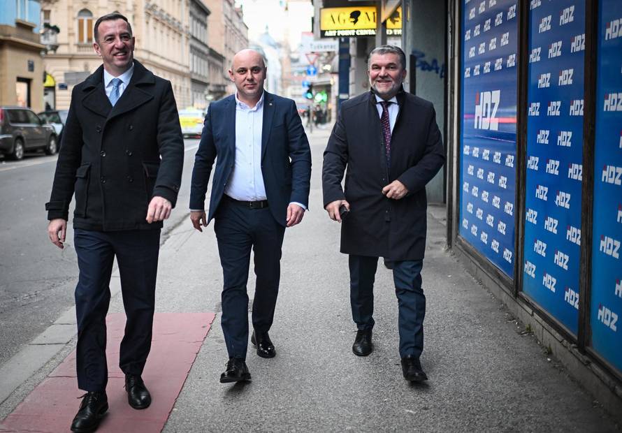 Zagreb: Dolazak članova HDZ-a na sjednicu šireg Predsjedništva i Nacionalnog odbora stranke