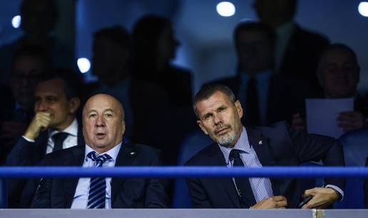 Dinamo: Pitaj kaj te zanima! Navijači: Kad ćete početi igrati?