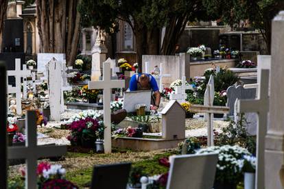 Blagdan je Svih svetih: Građani tradicionalno obilaze groblja