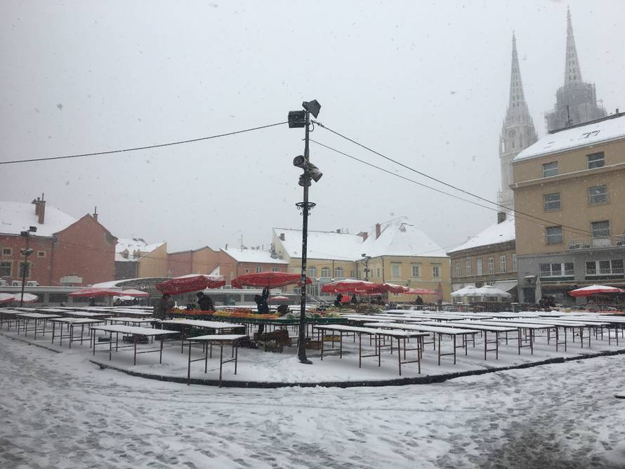 HGSS nepokretnom muškarcu kod Gračaca donio hranu i drva
