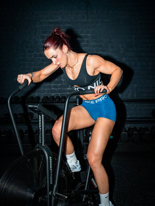 FOTO Tijelo joj je spektakl i nema ni grama masti: Ovako izgleda savršena trenerica!