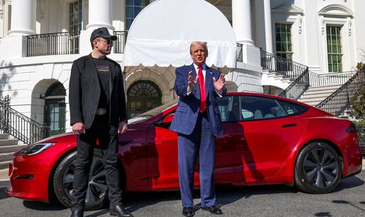 Tesla tone, carine rastu: Musk bijesan zbog Trumpove odluke