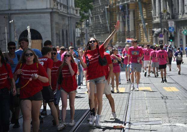 Zagreb: Zagrebački maturanti slave zadnji dan škole