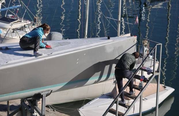 Split: Sunčan dan u marini