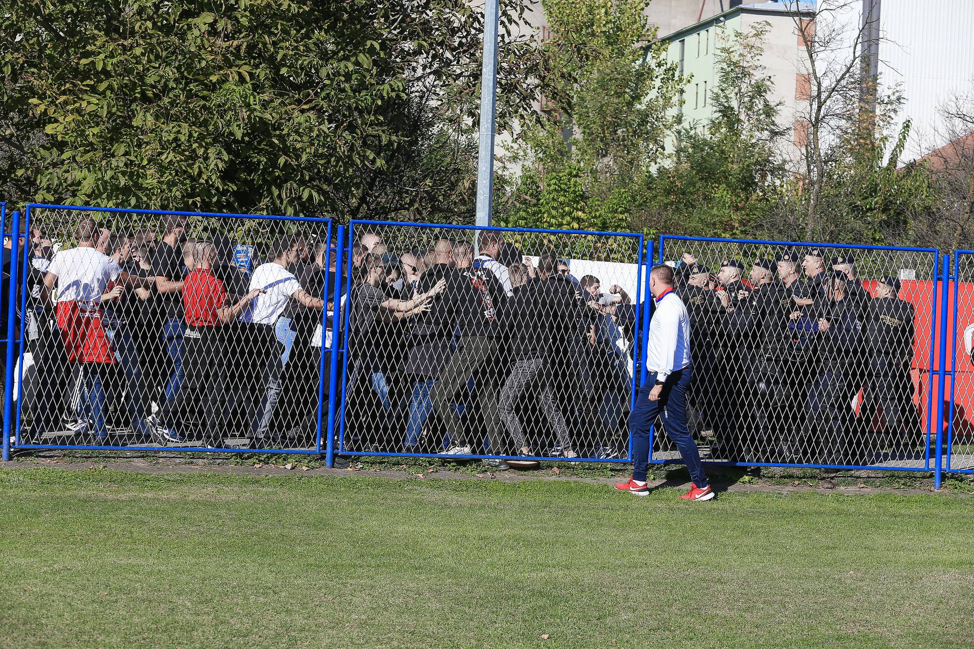 Županja: Sukob izmedju policije i navijača Hajduka na utakmici 1/16 finala Hrvatskog nogometnog kupa