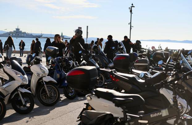 Split- Splićani uzivali u sunčanoj nedjelji.