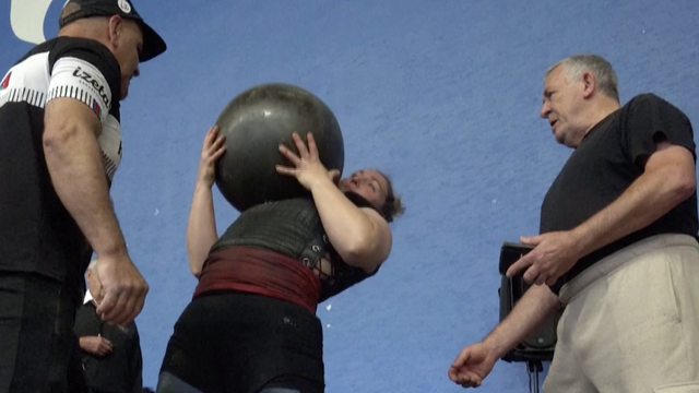 Španjolka Lucia (33) ruši rekorde: Kuglu tešku 100 kilograma diže bez problema