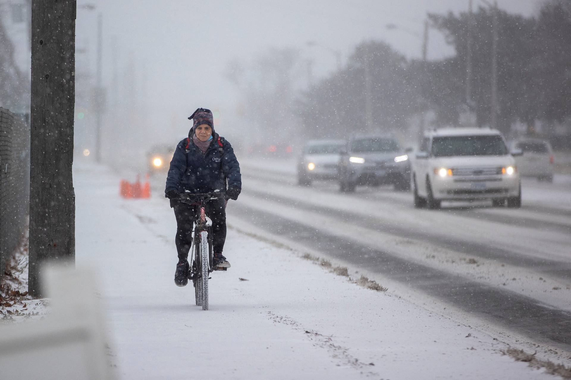 Cold weather front hits Toronto