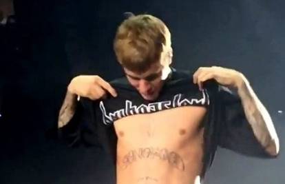Malo se umislio: Bieber si na prsa tetovirao da je 'sin Božji'