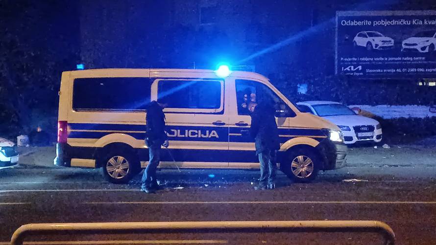 Uživo nakon sukoba navijača i policije u Zagrebu: Dio navijača završio na podu, dvojicu priveli