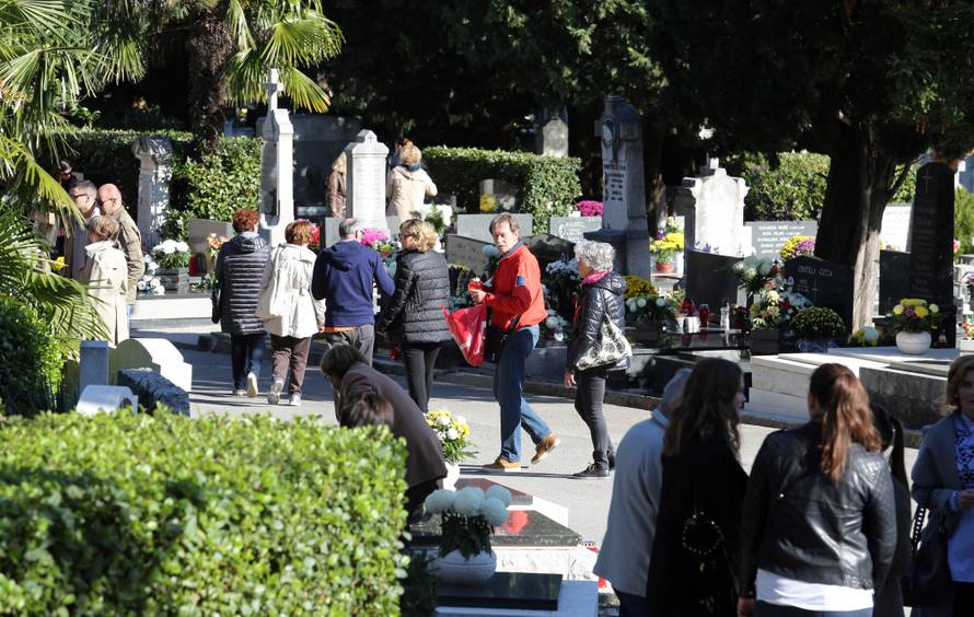 Dan je Svih svetih: Pogledajte fotografije s hrvatskih groblja