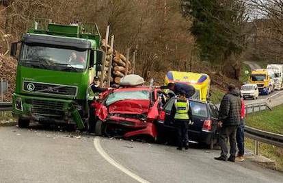 Uznemirujući prizor: U teškoj prometnoj na D6 dvoje mrtvih