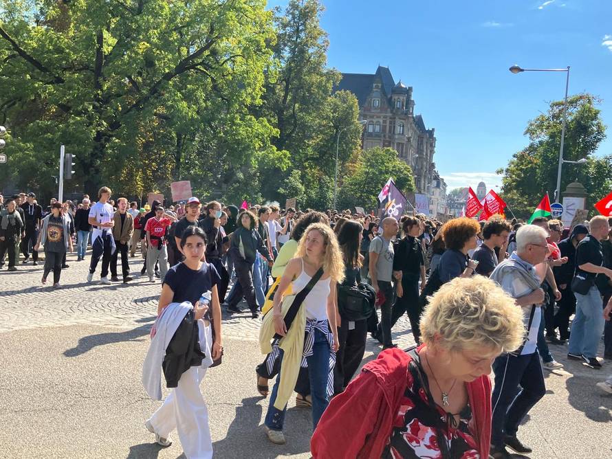 VIDEO Tako to rade Francuzi. Prijestolnica EU je u blokadi: 'Macron militarizira državu!'
