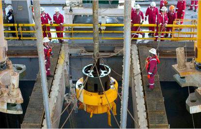 BP se nada da će kupola zaustaviti curenje nafte