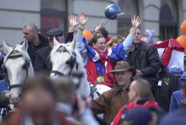 Zagreb: 25.02.2002., sve?ani do?ek Janice na trgu nakon OI u Salt Lake Cityu