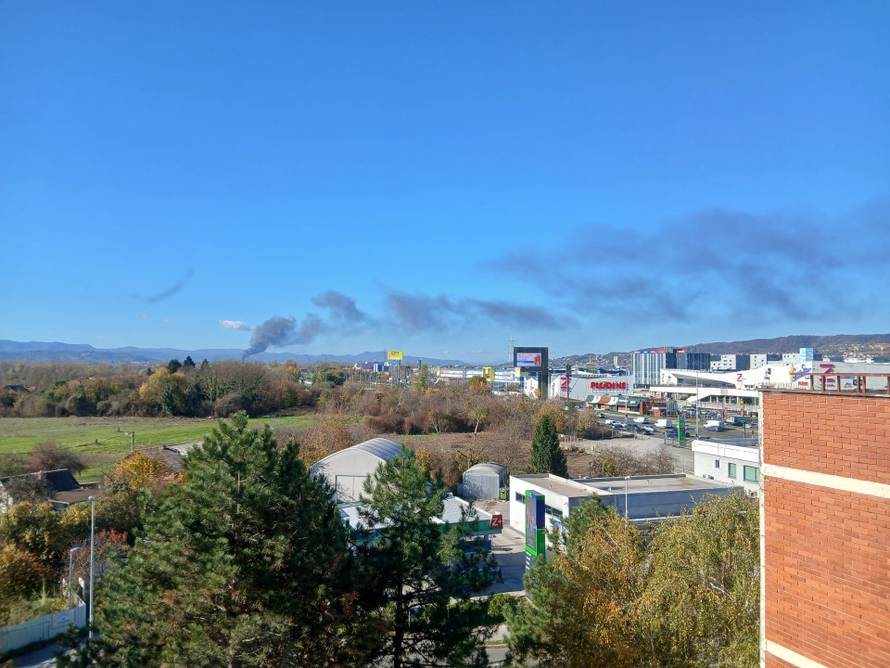 FOTO/VIDEO Još se dimi u Sv. Nedelji: 'Nije opasno za ljude'
