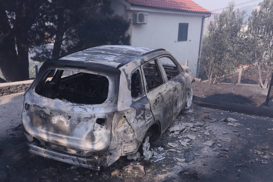 Pisak: Izgorjeli brojni automobili, zbog požara dignuta cijela županija da dođe u pomoć